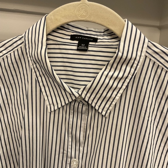 ANN TAYLOR bundle of 2 button downs shirts - Picture 9 of 9